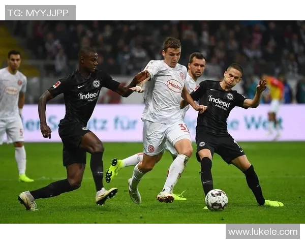 比勒费尔德与杜塞尔多夫上半场精彩对决分析与战术解读