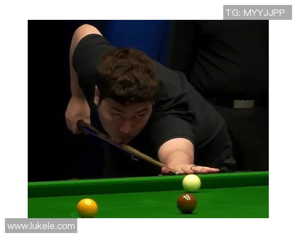 颜丙涛挑战希金斯大师赛巅峰对决展现斯诺克新星风采