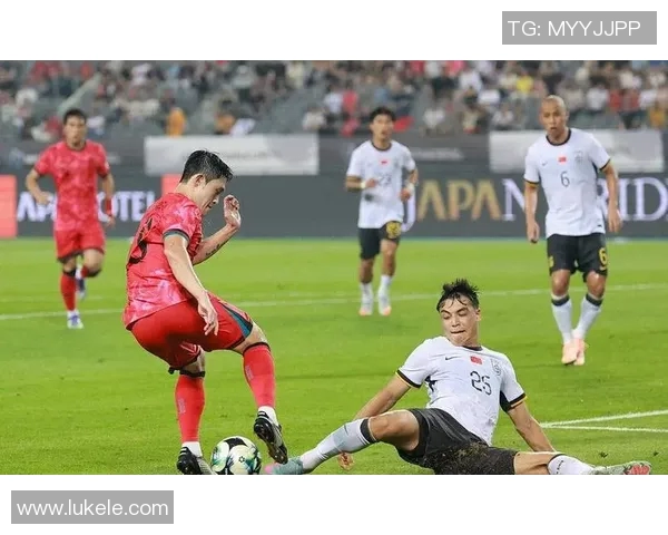 足球风云再起 各大联赛激战正酣 球员转会热潮引发热议