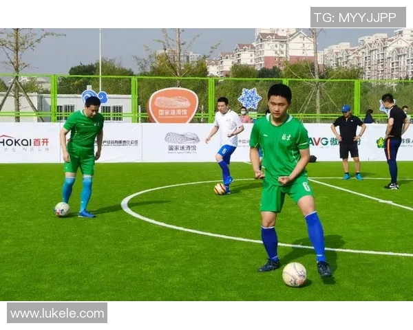 张强的足球人生深度对话:从青涩少年到职业球员的成长之路 张强的足球人生深度对话:从青涩少年到职业球员的成长之路