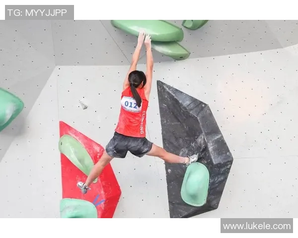 重庆攀岩队在世界攀岩锦标赛中以58分领先其他队伍展现强劲实力