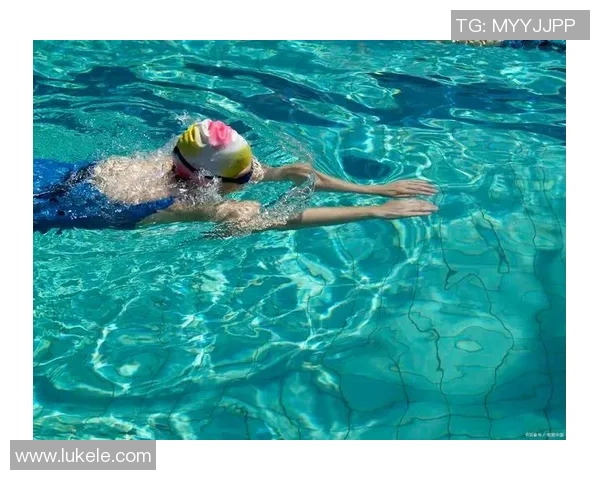 蛙泳的健康益处：增强心肺功能、提高柔韧性与减压效果的全方位探索